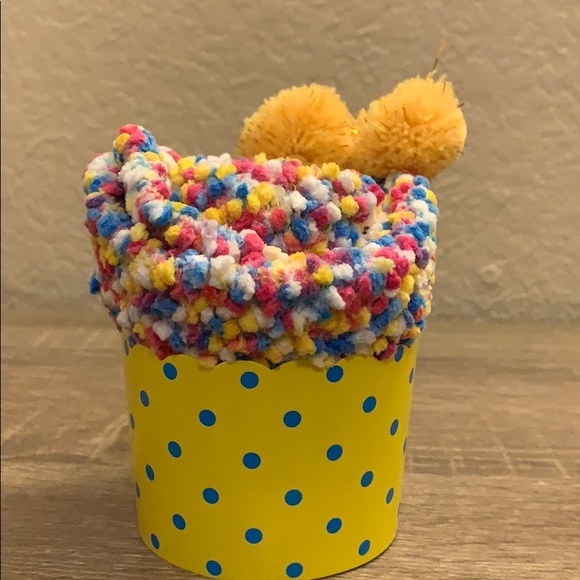 3 for $20 NWT Cozy Yellow Cupcake Socks - Picture 5 of 7